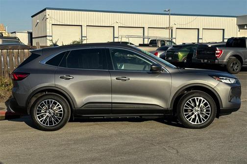 2025 Ford Escape PHEV SE
