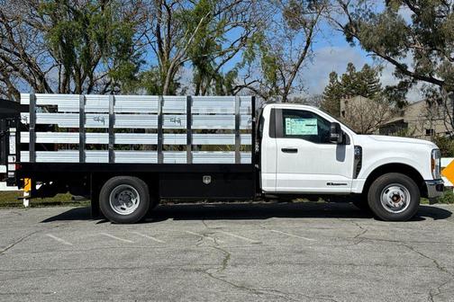 Oxford White 2025 Ford F-350 XL