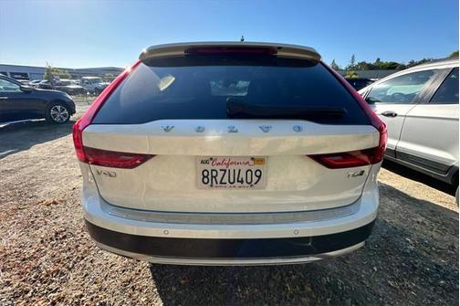 2020 Volvo V90 Cross Country T6