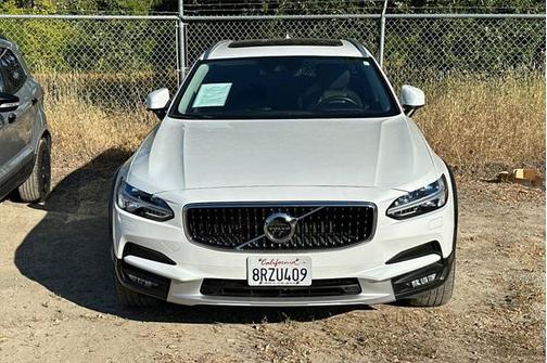 2020 Volvo V90 Cross Country T6