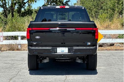 2025 Ford F-150 Lightning LARIAT