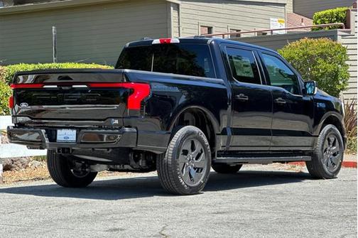 2025 Ford F-150 Lightning LARIAT