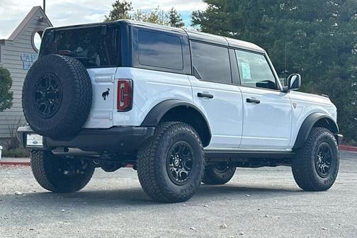 Oxford White 2026 Ford Bronco Badlands