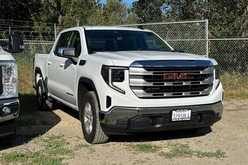 Summit White 2023 GMC Sierra 1500 SLE