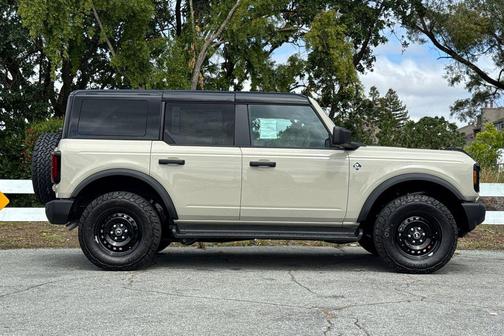 Desert Sand 2026 Ford Bronco Outer Banks