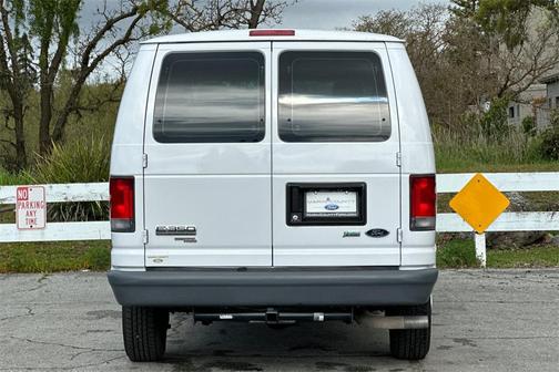 2013 Ford E350 Super Duty XL