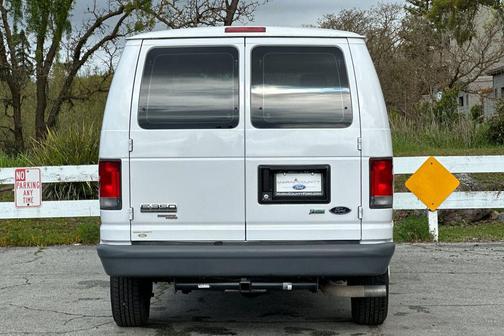 2013 Ford E350 Super Duty XL