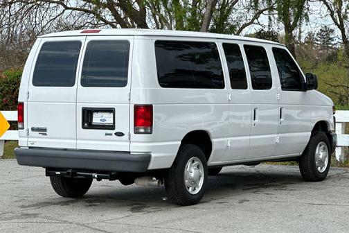 2013 Ford E350 Super Duty XL