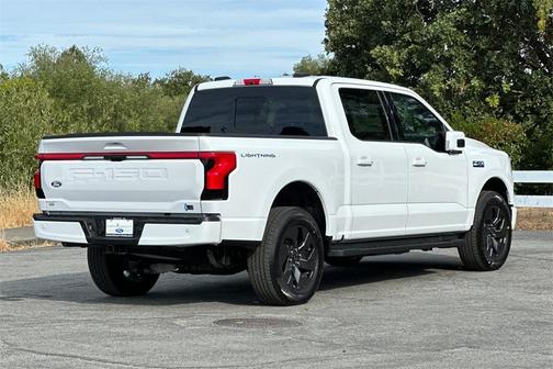 2025 Ford F-150 Lightning LARIAT