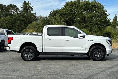 2025 Ford F-150 Lightning LARIAT