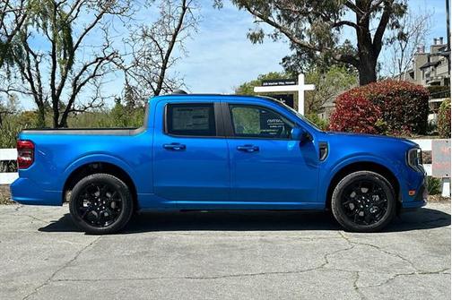 2025 Ford Maverick Lobo Standard