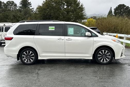2019 Toyota Sienna XLE Premium