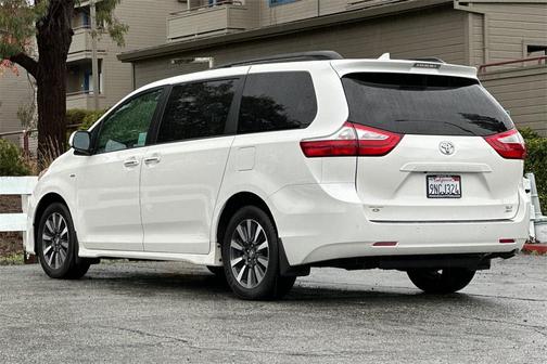 2019 Toyota Sienna XLE Premium