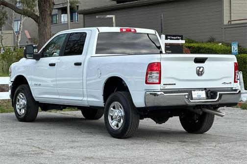 2024 RAM 2500 Big Horn Crew Cab 4x4 6'4' Box