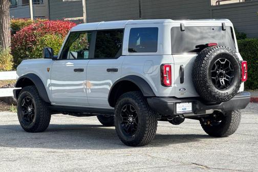 Avalanche Gray 2026 Ford Bronco Badlands