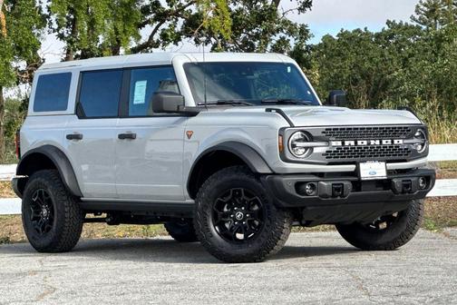 Avalanche Gray 2026 Ford Bronco Badlands