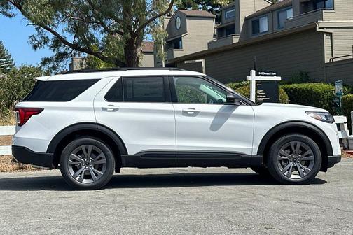 Oxford White 2026 Ford Explorer Active