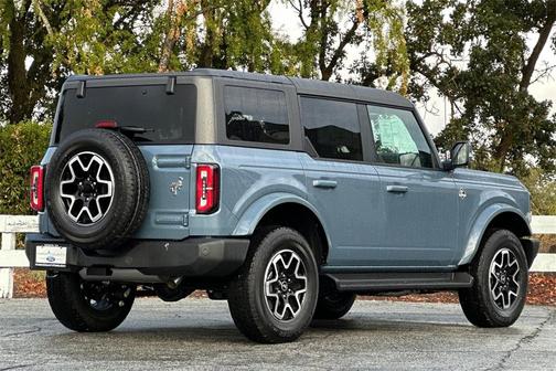 2025 Ford Bronco Outer Banks