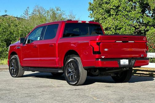 2025 Ford F-150 Lightning LARIAT