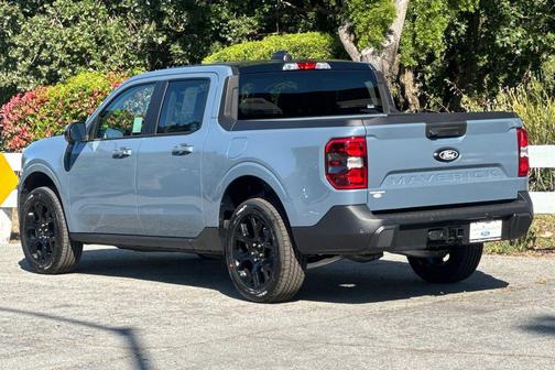 Azure Gray Metallic Tri-Coat 2026 Ford Maverick Lariat