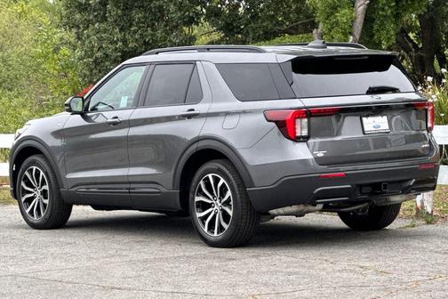 Carbonized Gray Metallic 2026 Ford Explorer ST-Line