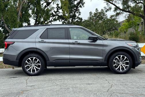 Carbonized Gray Metallic 2026 Ford Explorer ST-Line