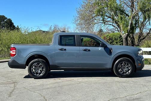 Azure Gray Metallic Tri-Coat 2026 Ford Maverick XLT