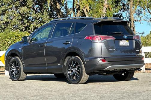 2017 Toyota RAV4 Hybrid SE