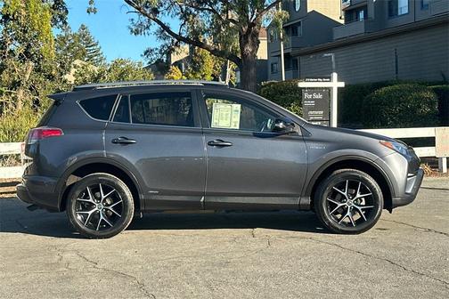 2017 Toyota RAV4 Hybrid SE