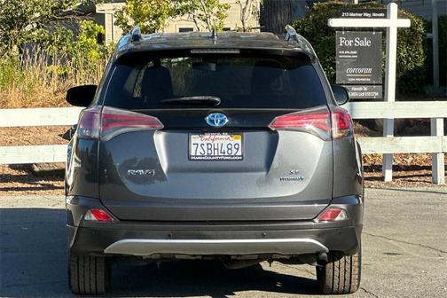 2017 Toyota RAV4 Hybrid SE