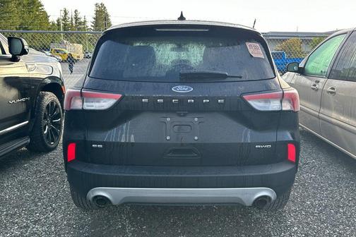Agate Black Metallic 2022 Ford Escape SE
