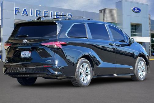 2021 Toyota Sienna XSE 7 Passenger