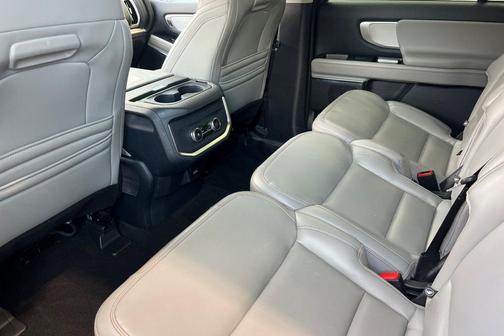 Star White Metallic Tri-Coat 2025 Ford Expedition Max Active 4x4