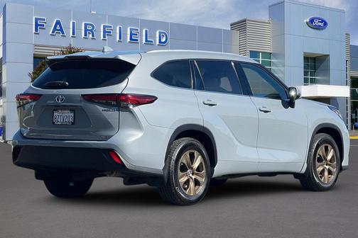 2022 Toyota Highlander Hybrid XLE