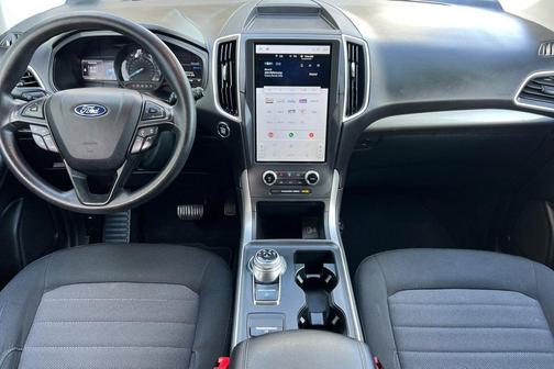 Iconic Silver Metallic 2022 Ford Edge SE