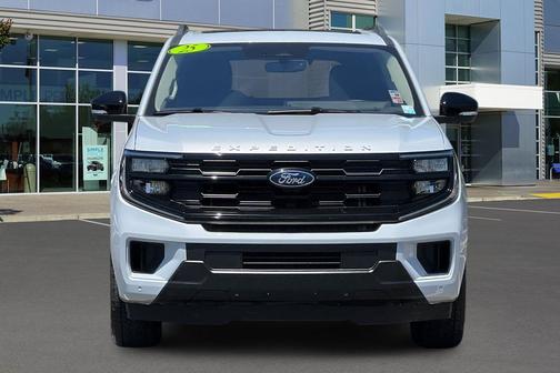 Space Silver Metallic 2025 Ford Expedition Active