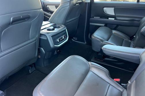 Space Silver Metallic 2025 Ford Expedition Active