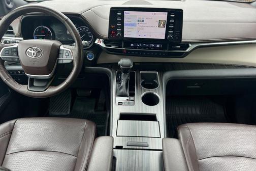 2022 Toyota Sienna Platinum