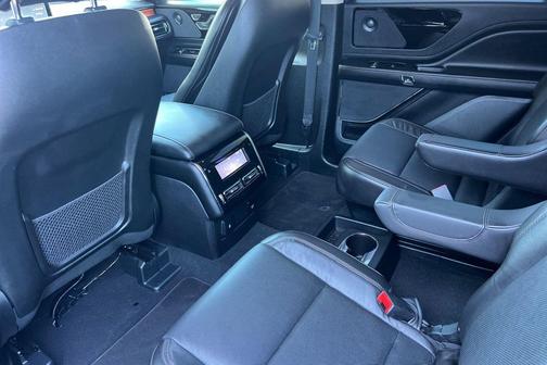 Silver Radiance Metallic Clearcoat 2023 Lincoln Aviator Reserve