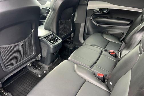 2021 Volvo XC90 T5 Momentum