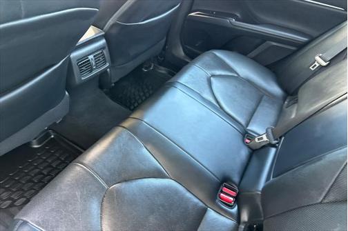 2020 Toyota Camry Hybrid XLE