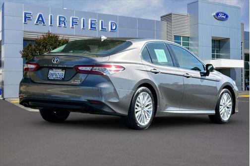 2020 Toyota Camry Hybrid XLE