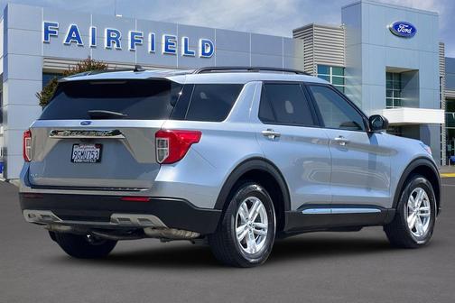 Iconic Silver Metallic 2023 Ford Explorer XLT