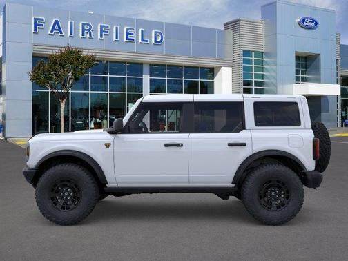 Oxford White 2026 Ford Bronco Badlands
