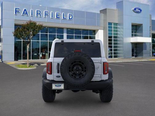 Oxford White 2026 Ford Bronco Badlands