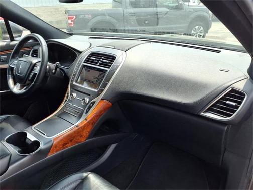 2019 Lincoln Nautilus Select