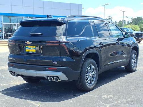 Mosaic Black Metallic 2026 Chevrolet Traverse LT