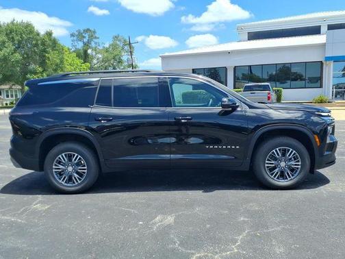 Mosaic Black Metallic 2026 Chevrolet Traverse LT