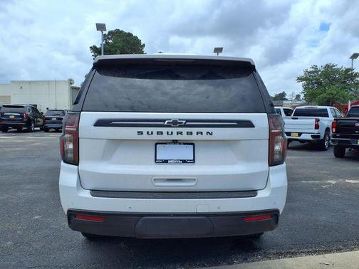 Summit White 2023 Chevrolet Suburban 4WD Z71