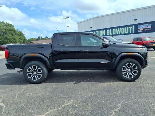 Onyx Black 2023 GMC Canyon AT4